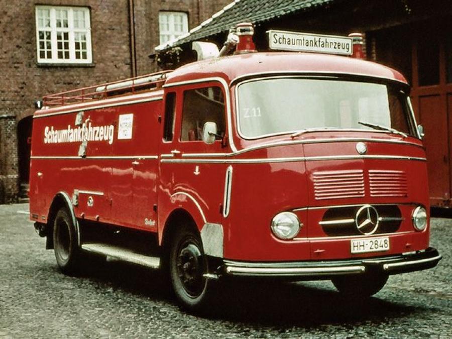 Mercedes-Benz LPF 311 Schaumtankfahrzeug Bachert 1955 года  (фото 1 из 1)